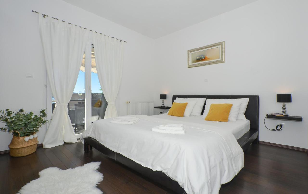 Copacabana Beach Apartments Trogir Exterior foto