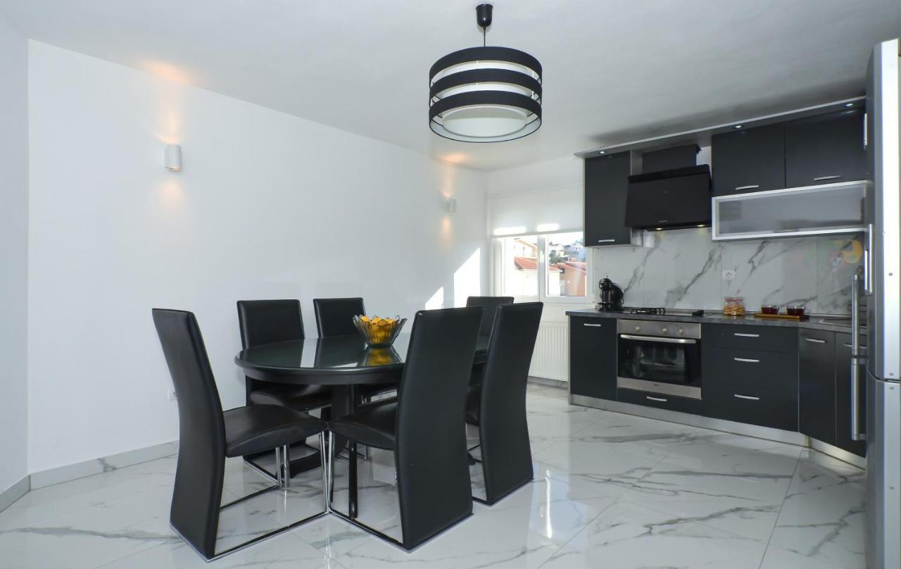 Copacabana Beach Apartments Trogir Exterior foto